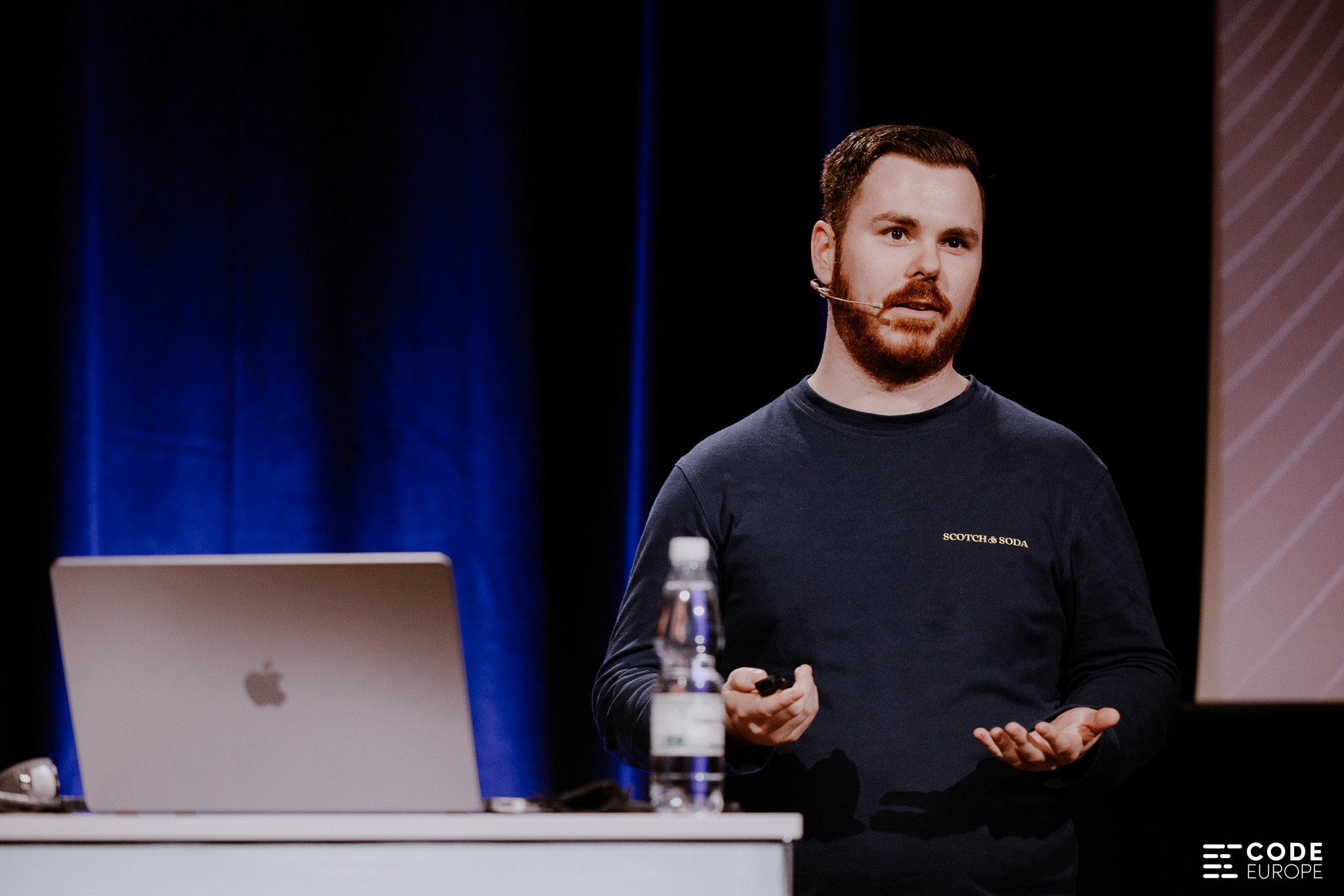 Eddy Vinck speaking on stage at Code Europe in Kraków